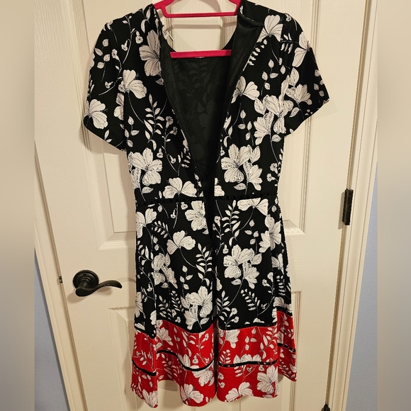 Neiman Marcus Floral Dress- Size 6 - Picture 5 of 7